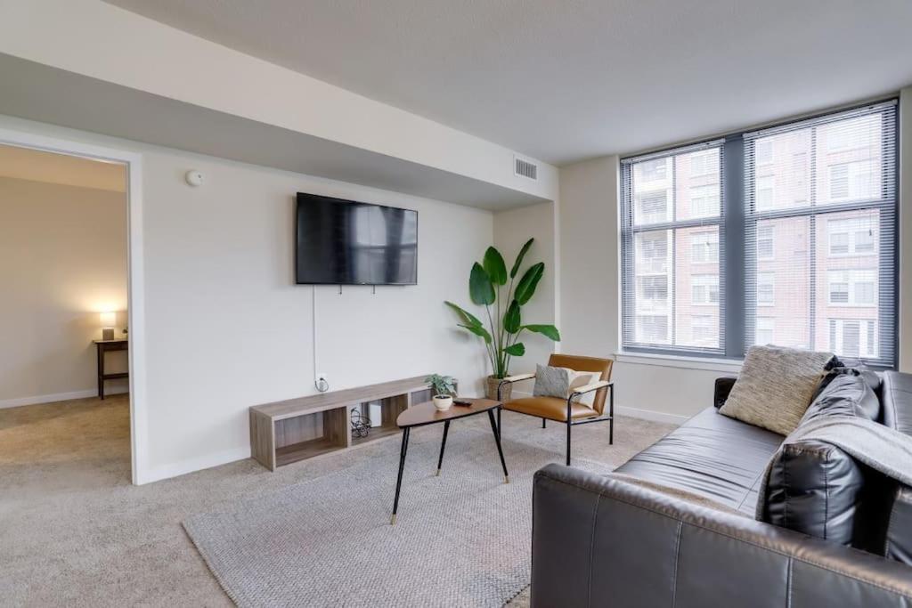 Fantastic 2 Bedroom Condo At Pentagon City Арлингтън Екстериор снимка
