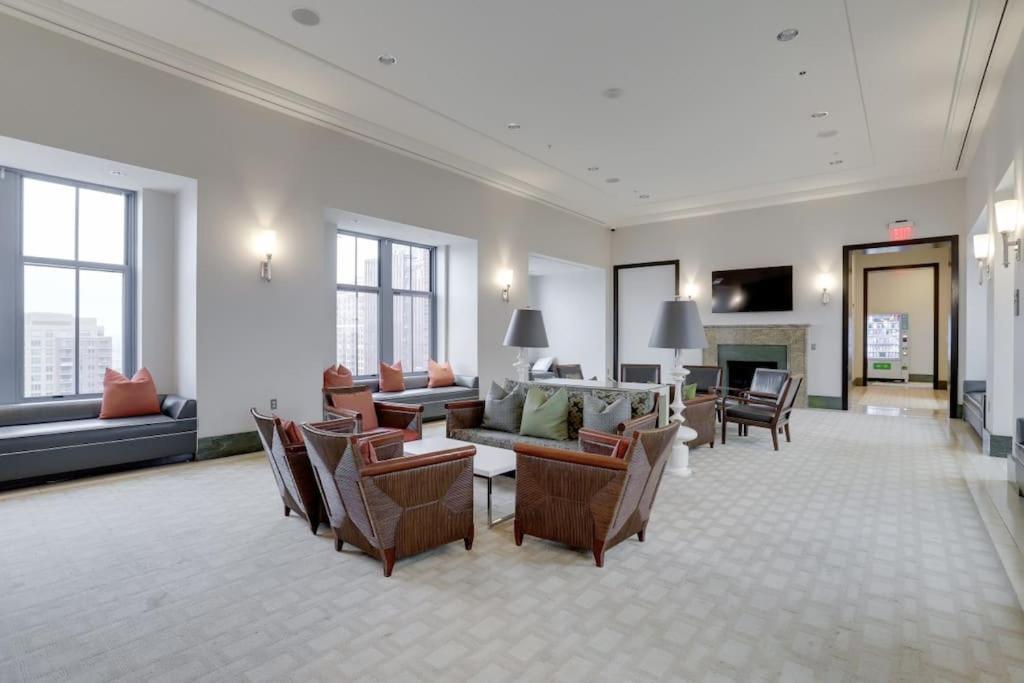 Fantastic 2 Bedroom Condo At Pentagon City Арлингтън Екстериор снимка