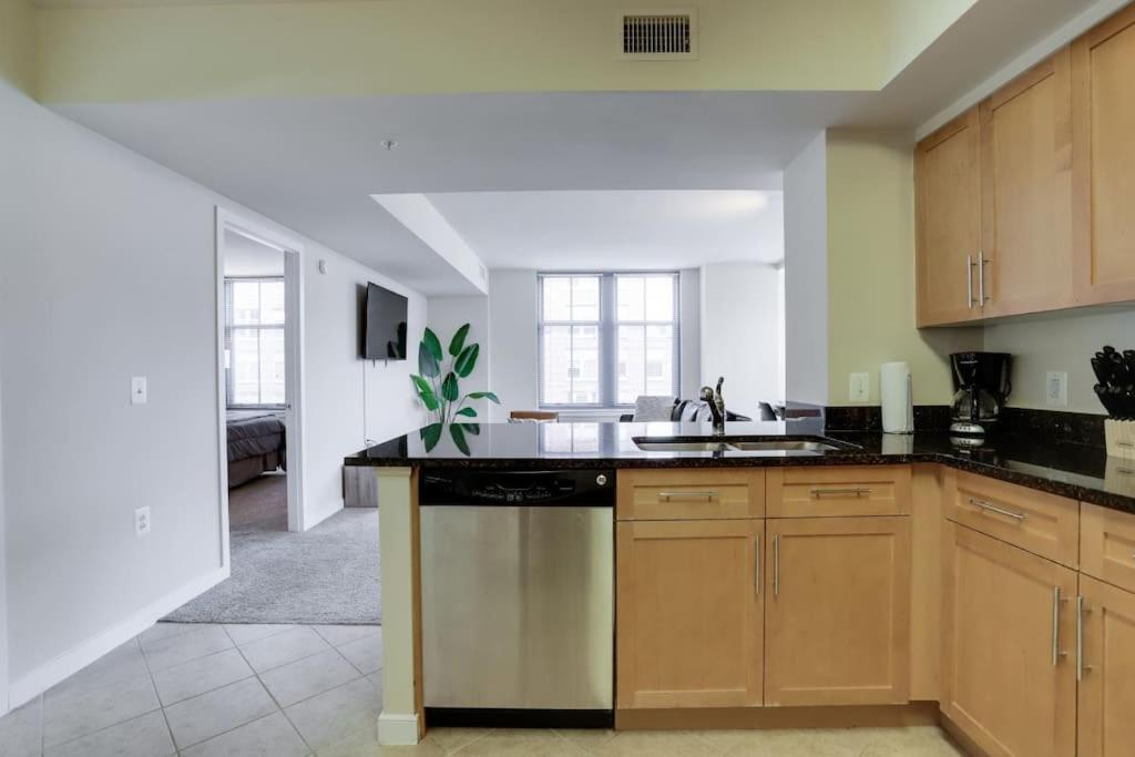 Fantastic 2 Bedroom Condo At Pentagon City Арлингтън Екстериор снимка