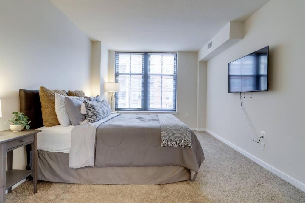 Fantastic 2 Bedroom Condo At Pentagon City Арлингтън Екстериор снимка
