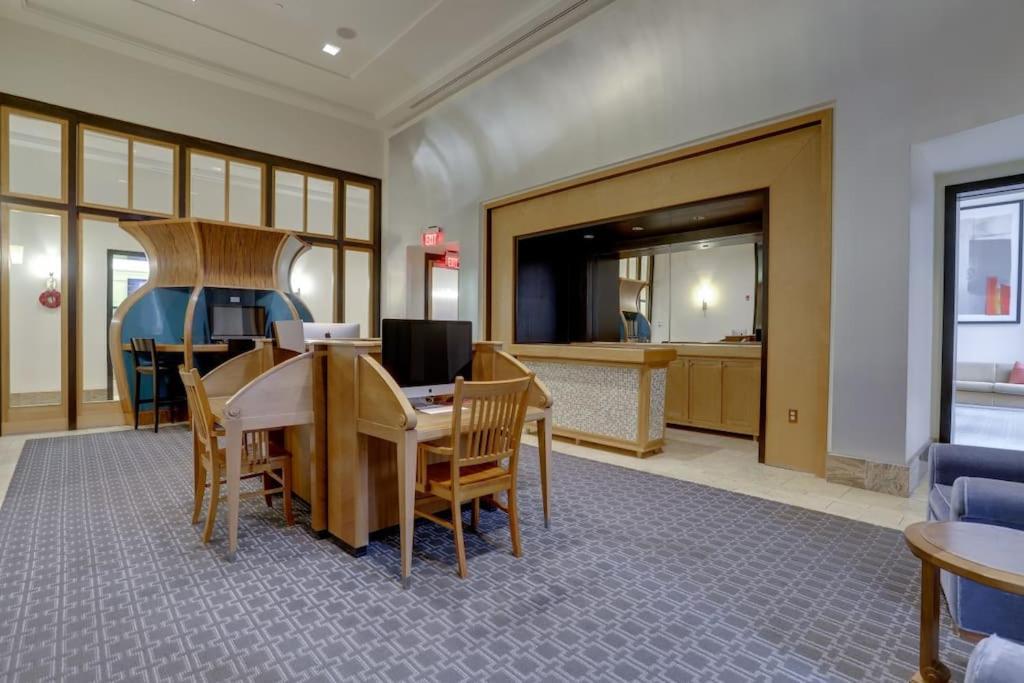 Fantastic 2 Bedroom Condo At Pentagon City Арлингтън Екстериор снимка